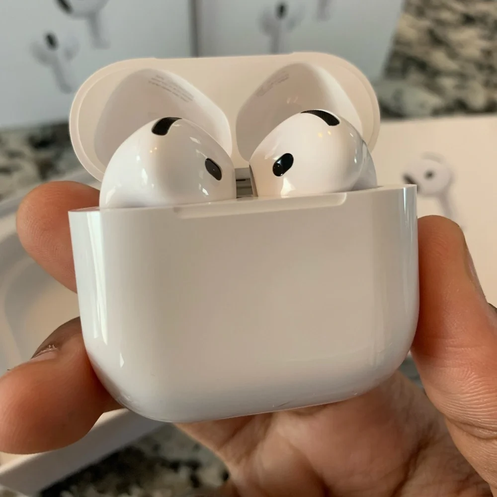 Apple AirPods 4 with Active Noise Cancellation